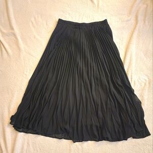 Black Pleated Flowy Midi Skirt